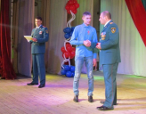 В Красноярске наградили 16-летнего юношу, спасшего трех детей на пожаре