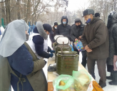 В УЛЬЯНОВСКЕ ПРАВОСЛАВНЫЕ ПРИХОДЫ ОРГАНИЗОВАЛИ  КОРМЛЕНИЕ НУЖДАЮЩИХСЯ