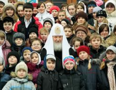 Патриарх Кирилл: Мы должны осознавать важность сохранения семьи