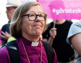 Швеция: Первая в мире епископ-лесбиянка призвала убрать кресты с куполов