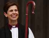 Первая женщина-епископ Англии усомнилась в поле Бога