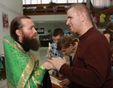 Священников научат общаться со слепоглухими людьми