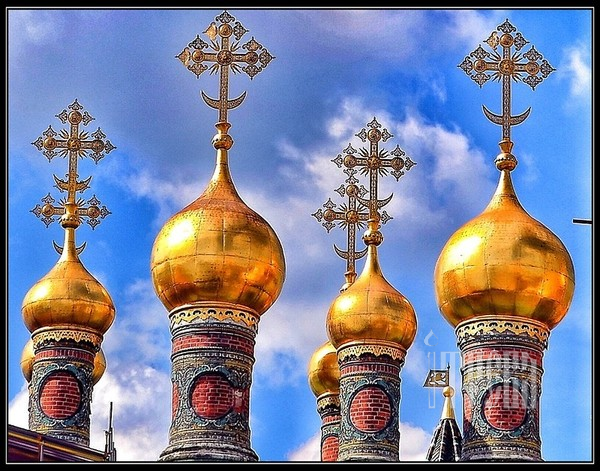 Почему купола православных церквей бывают разного цвета?
