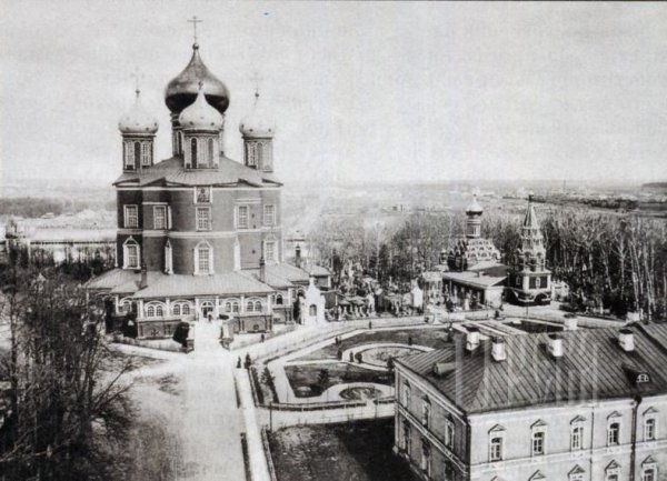 Вид с колокольни на монастырь. 1865 год